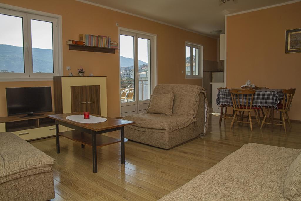 Apartments Gugolj M&M ヘルツェグ・ノヴィ エクステリア 写真